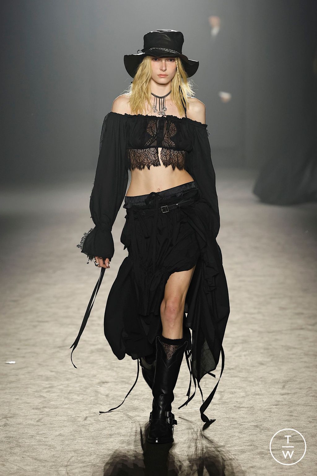 Fashion Week Paris Fall/Winter 2025 look 34 from the Ann Demeulemeester collection womenswear