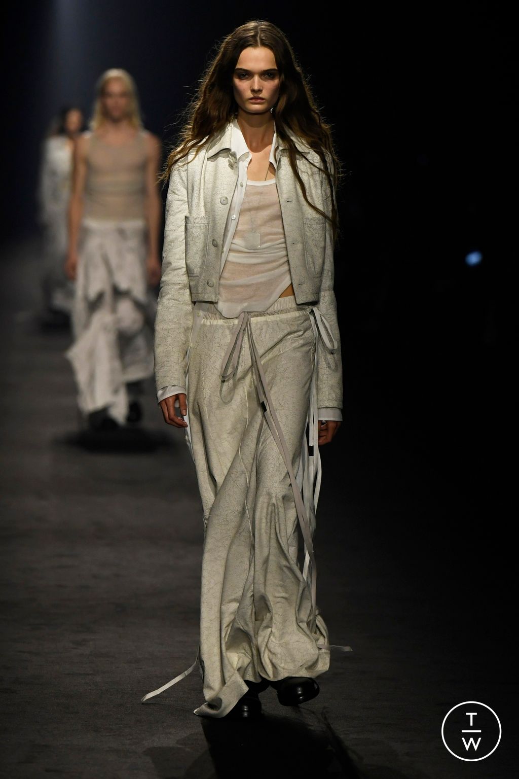 Fashion Week Paris Spring/Summer 2024 look 33 de la collection Ann Demeulemeester womenswear