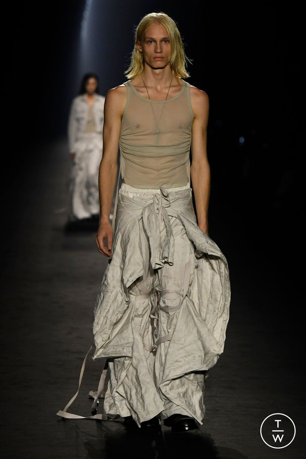 Fashion Week Paris Spring/Summer 2024 look 34 de la collection Ann Demeulemeester womenswear