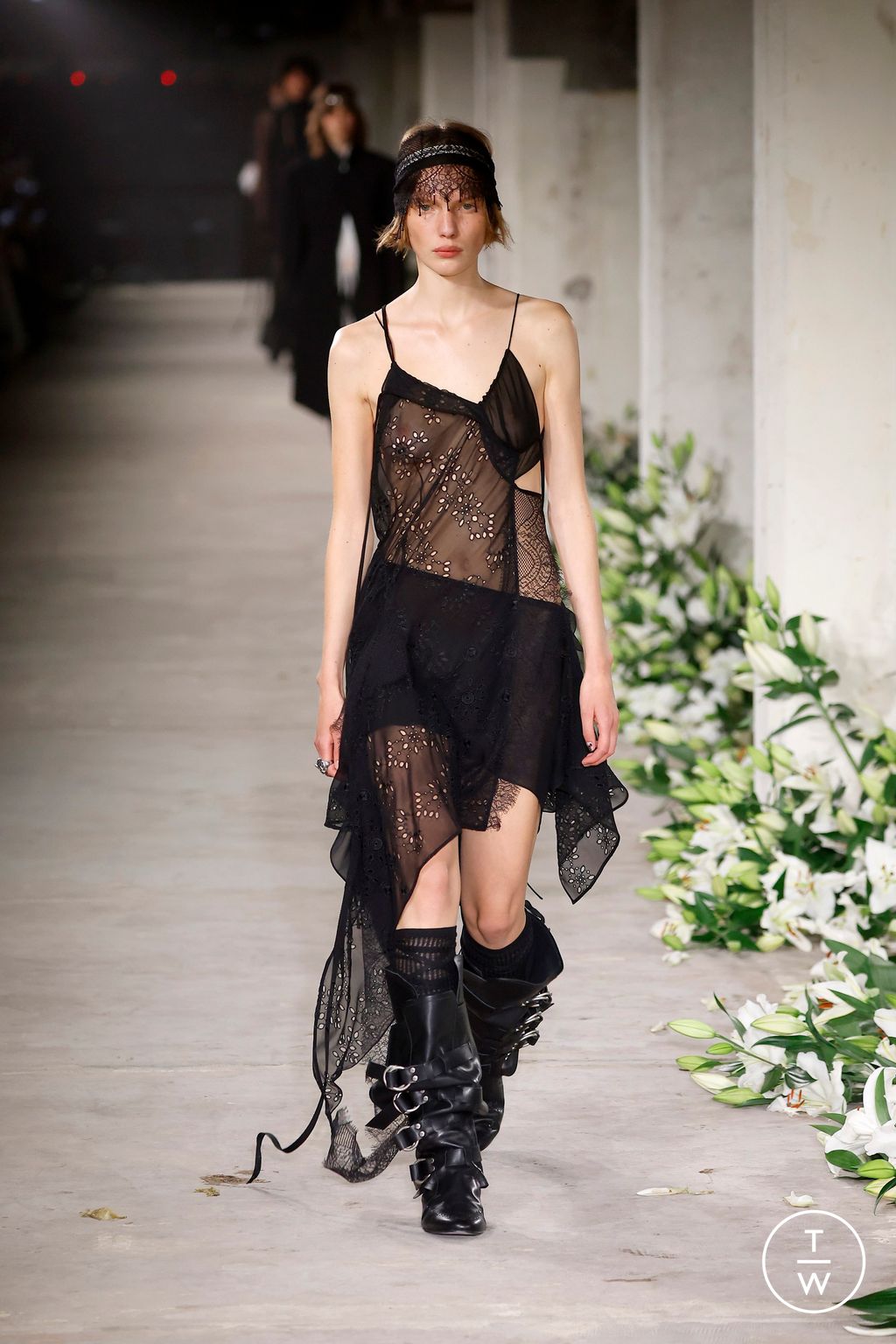 Fashion Week Paris Spring-Summer 2025 look 2 de la collection Ann Demeulemeester womenswear