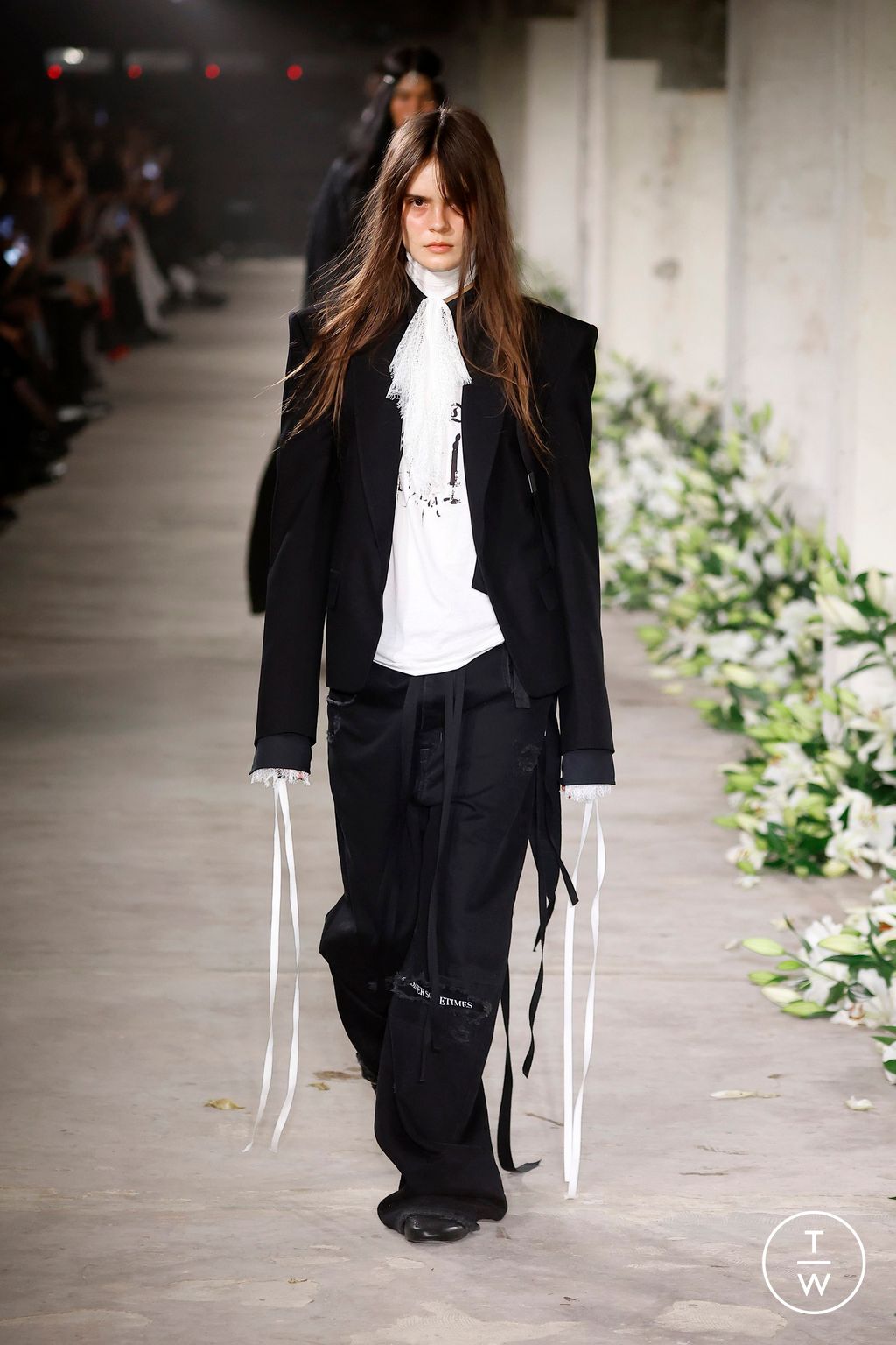 Fashion Week Paris Spring/Summer 2025 look 11 from the Ann Demeulemeester collection 女装