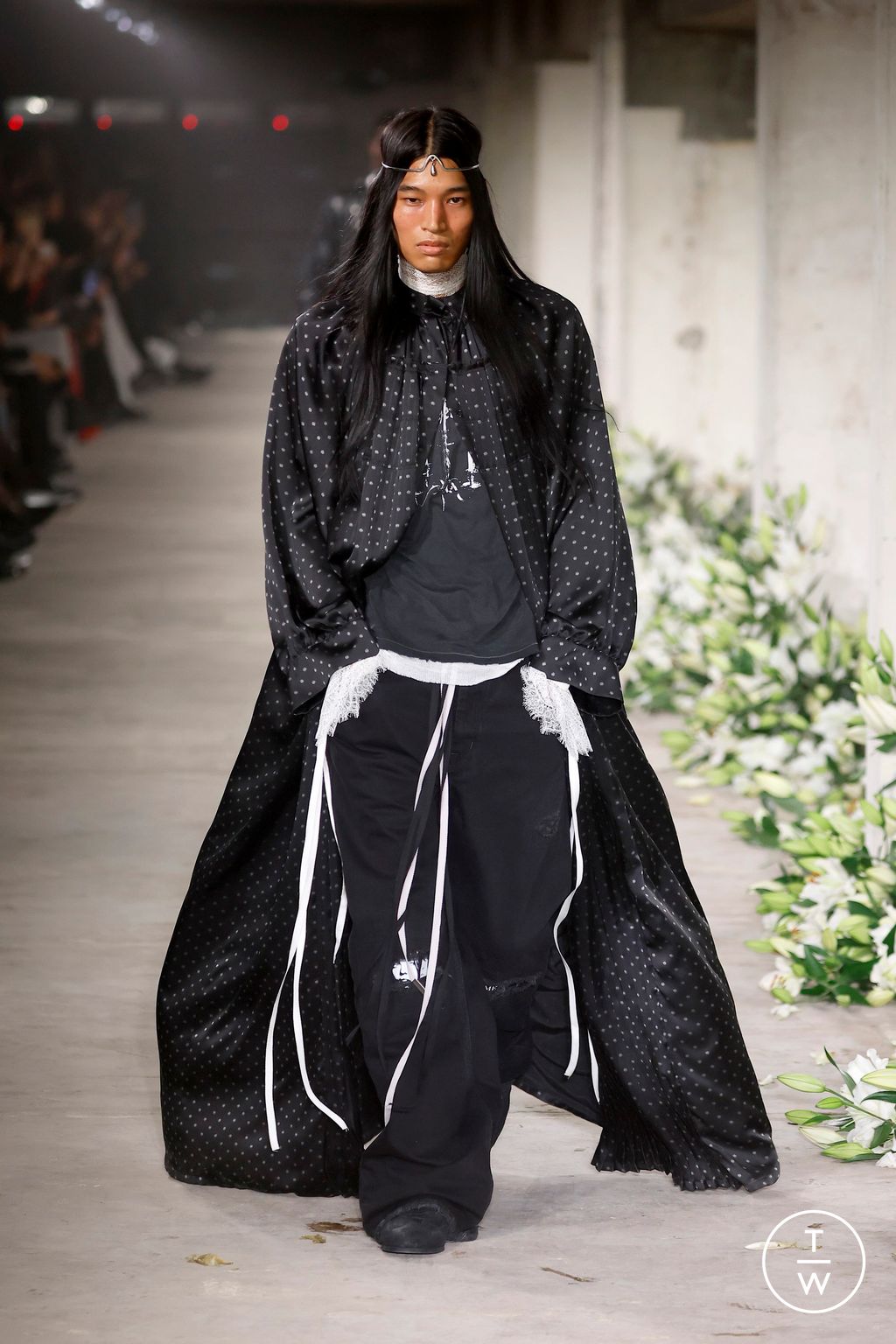 Fashion Week Paris Spring/Summer 2025 look 12 from the Ann Demeulemeester collection 女装
