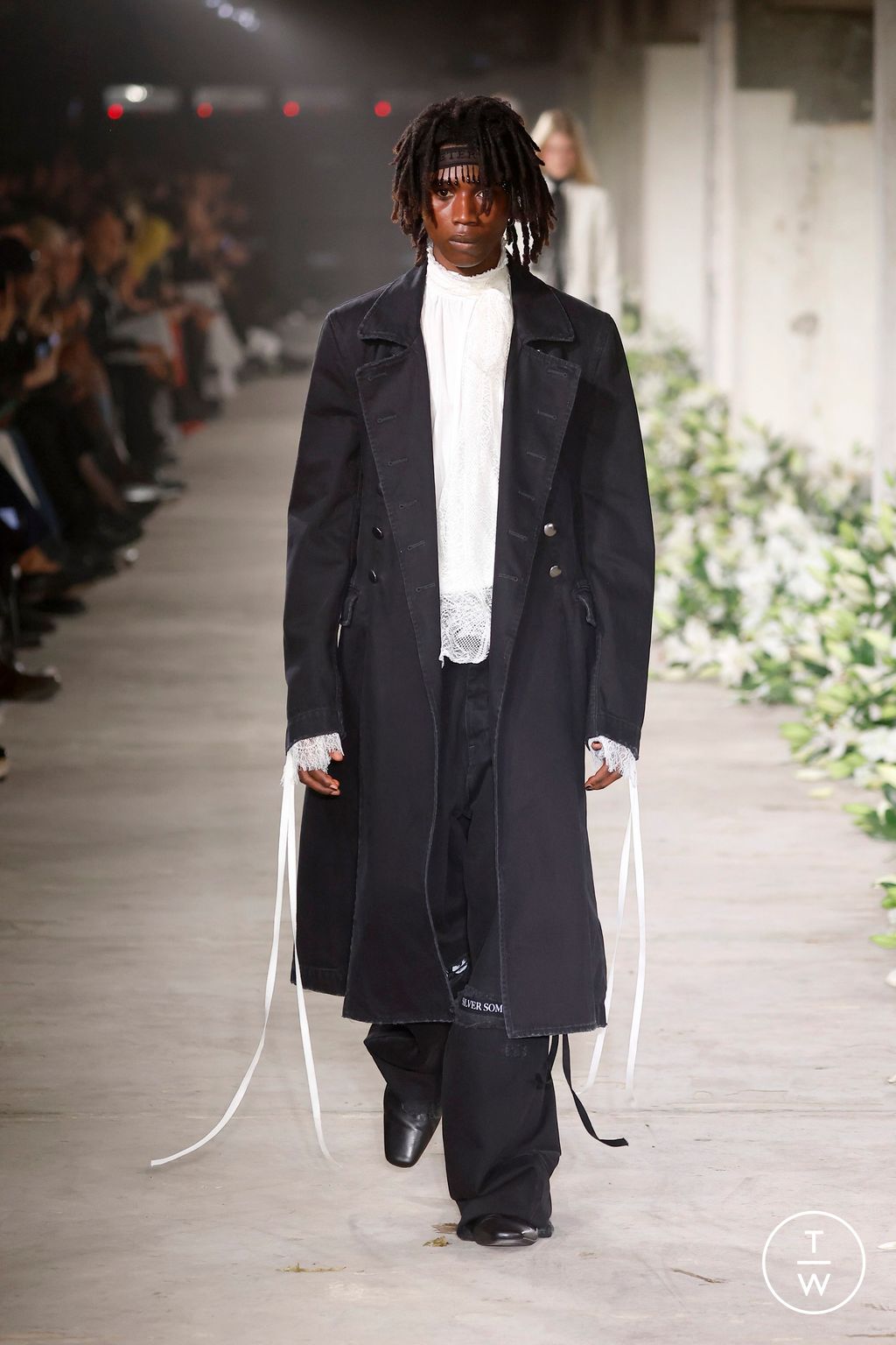 Fashion Week Paris Spring/Summer 2025 look 18 from the Ann Demeulemeester collection womenswear