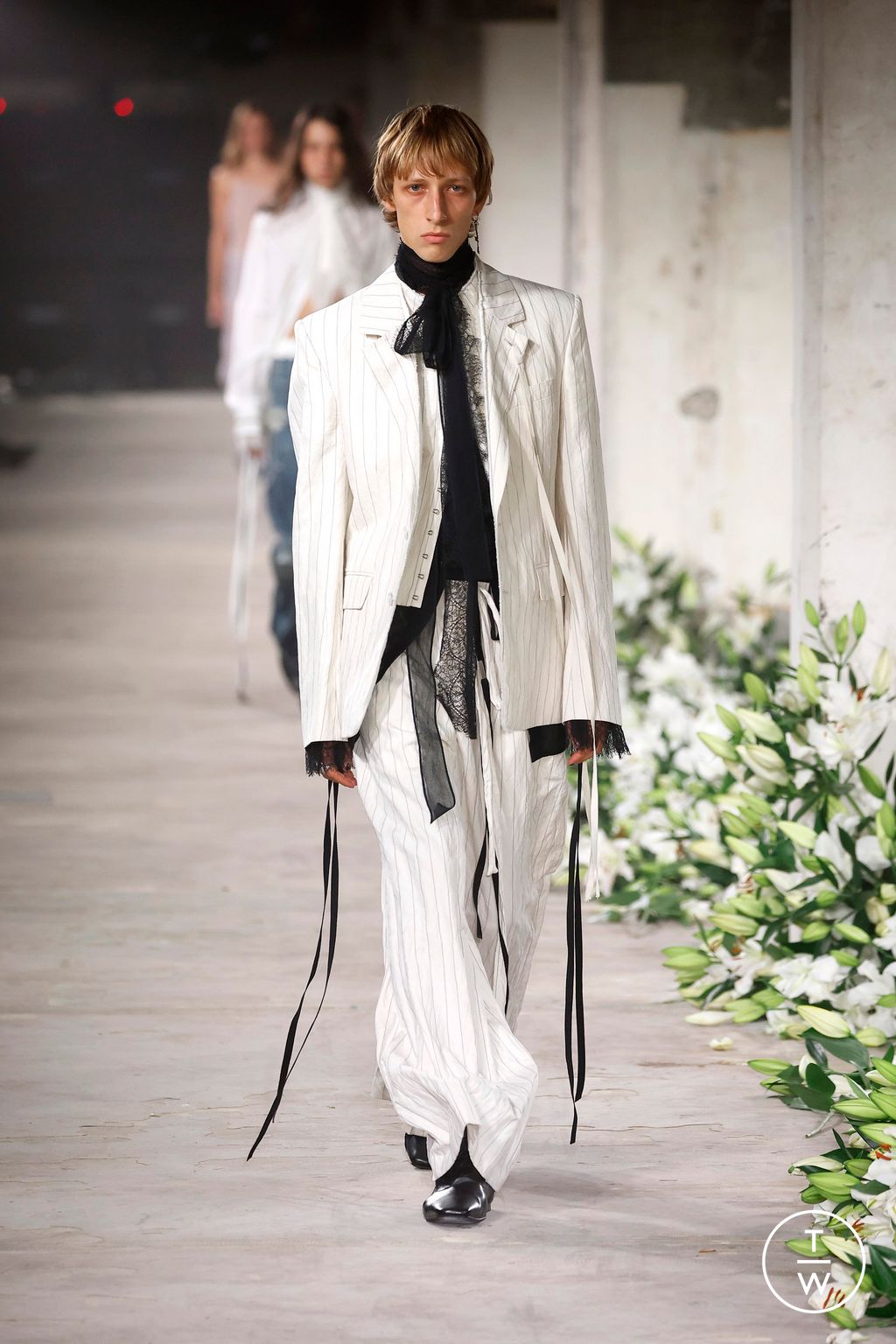 Fashion Week Paris Spring/Summer 2025 look 21 de la collection Ann Demeulemeester womenswear