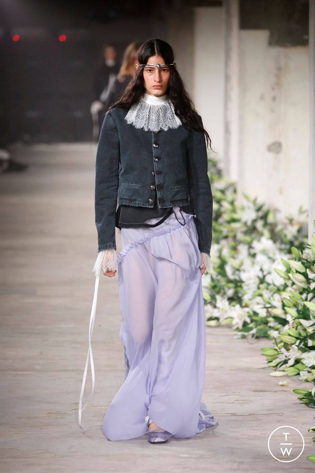 Fashion Week Paris Spring/Summer 2025 look 30 de la collection Ann Demeulemeester womenswear