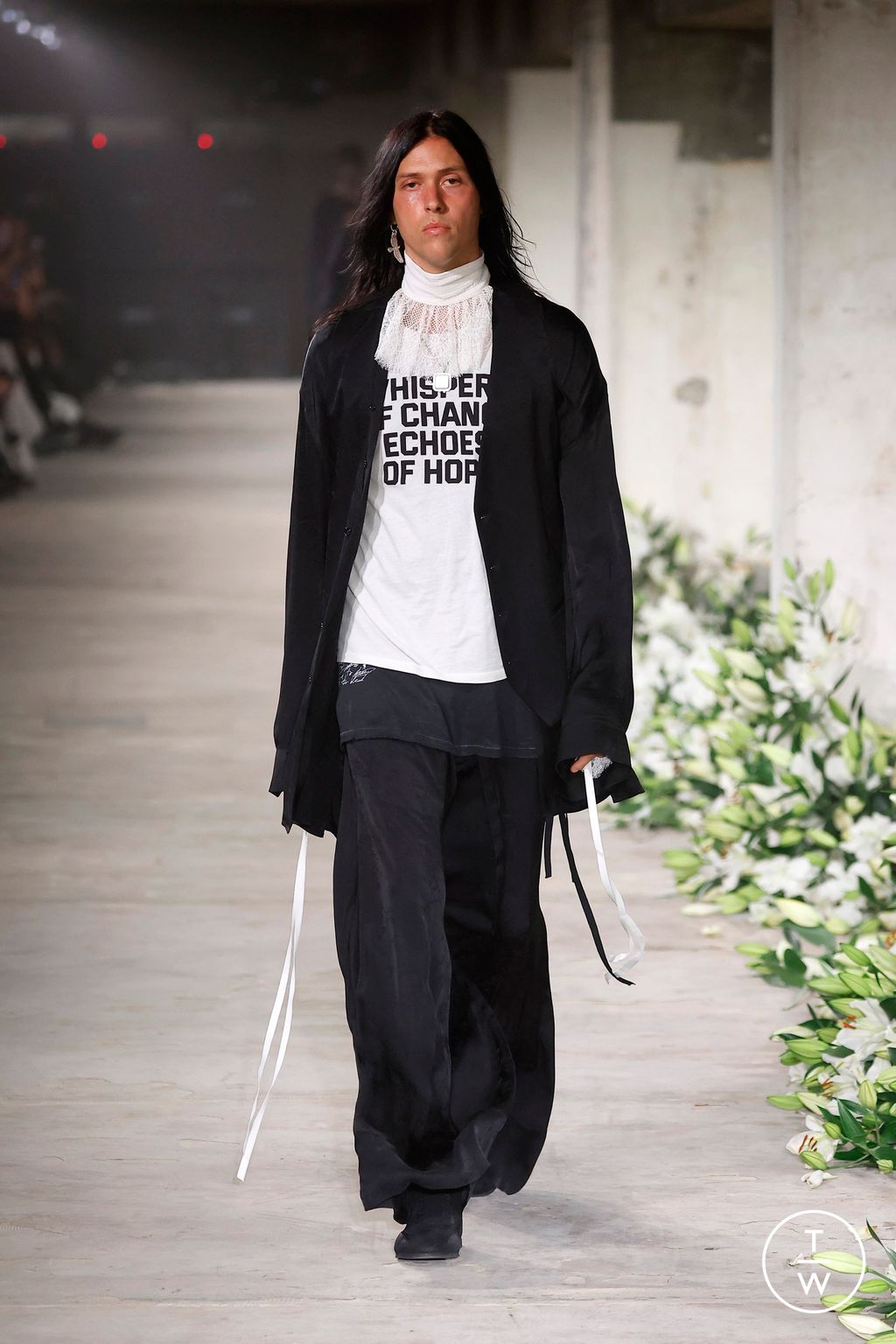 Fashion Week Paris Spring/Summer 2025 look 33 from the Ann Demeulemeester collection womenswear