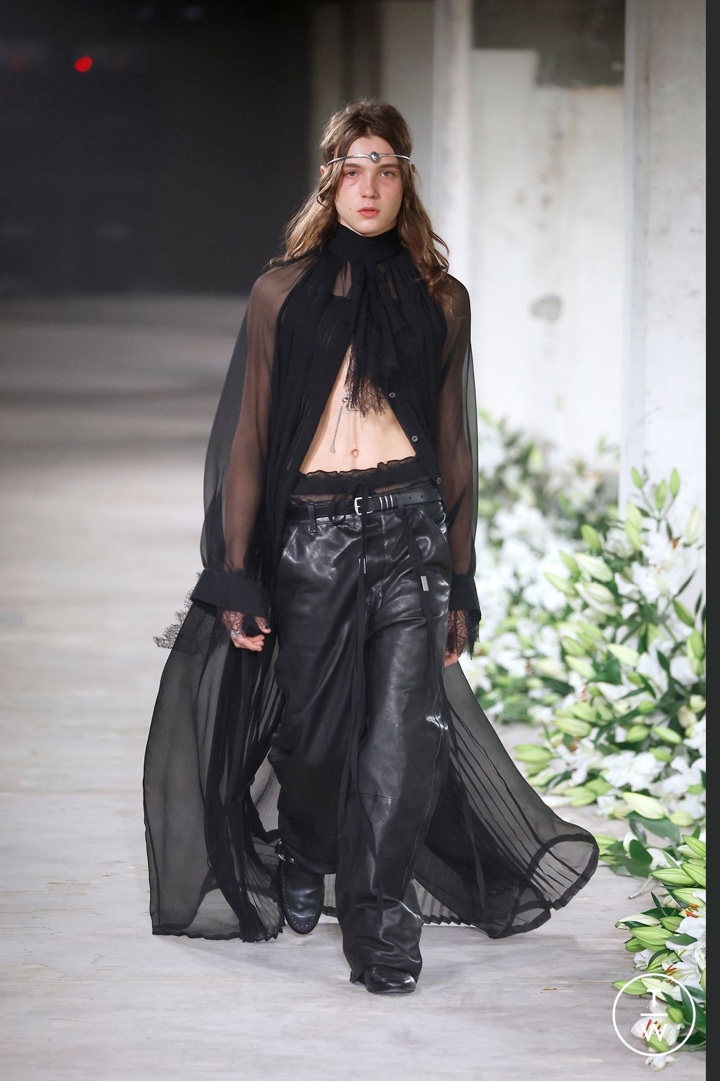 Fashion Week Paris Spring/Summer 2025 look 40 from the Ann Demeulemeester collection womenswear