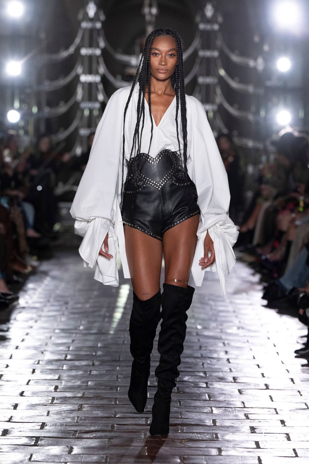 Fashion Week London Fall/Winter 2023 look 4 from the Annie's Ibiza collection 女装
