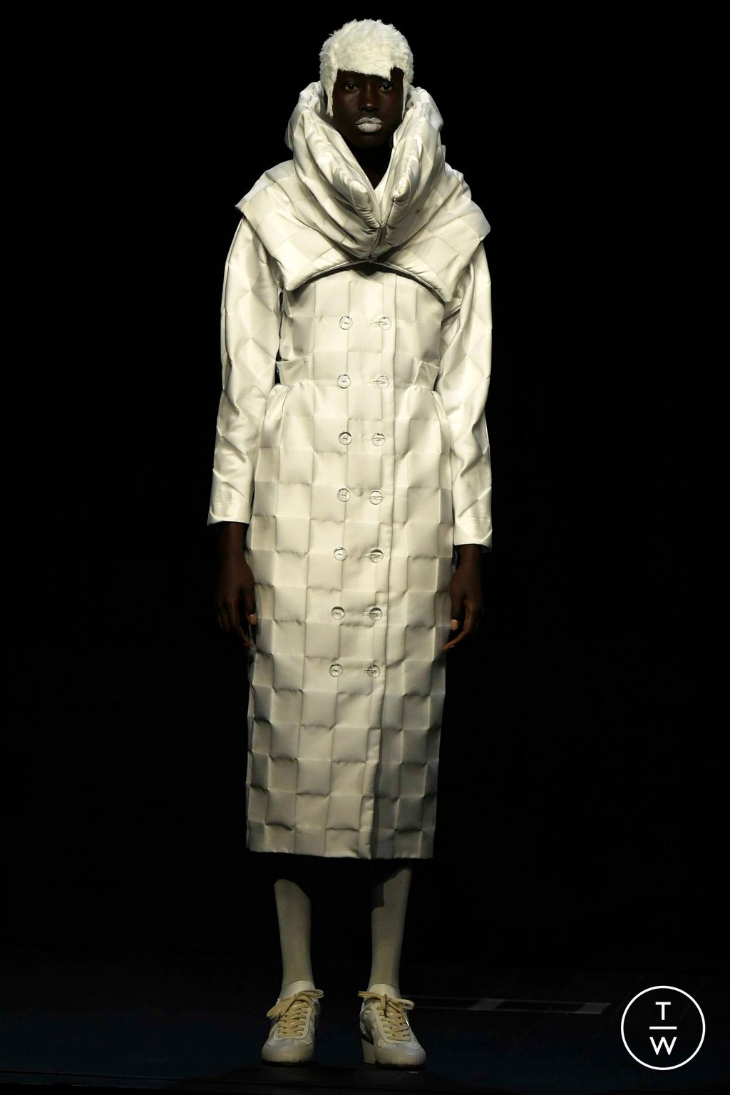Fashion Week Paris Fall/Winter 2023 look 3 from the Anrealage collection womenswear