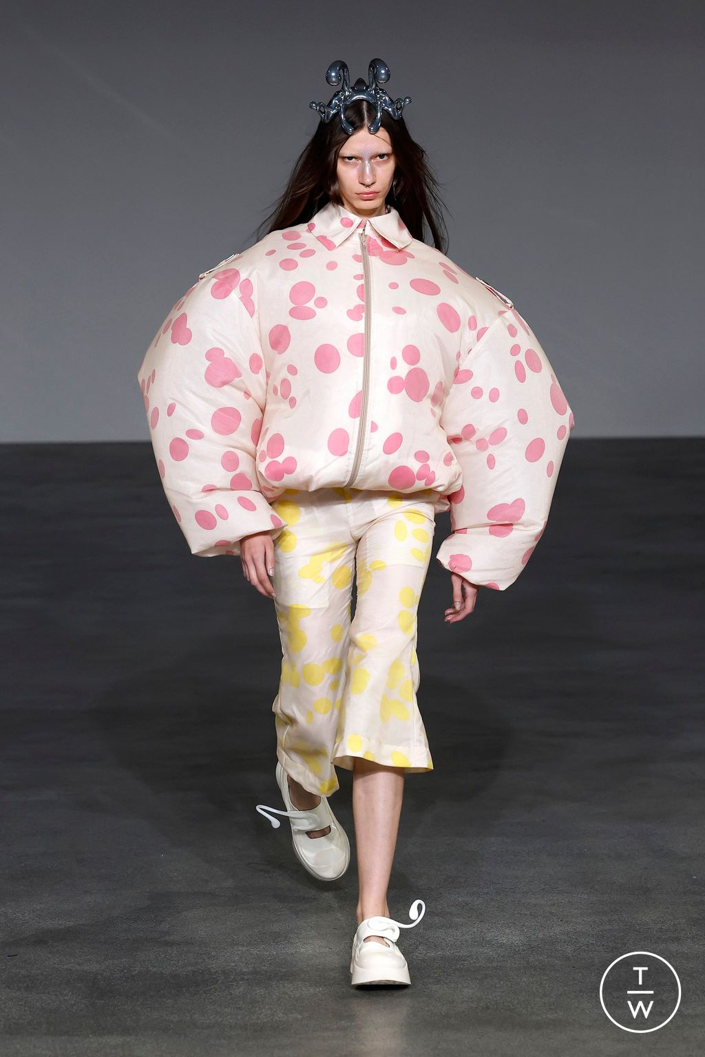 Fashion Week Paris Spring/Summer 2025 look 4 from the Anrealage collection 女装