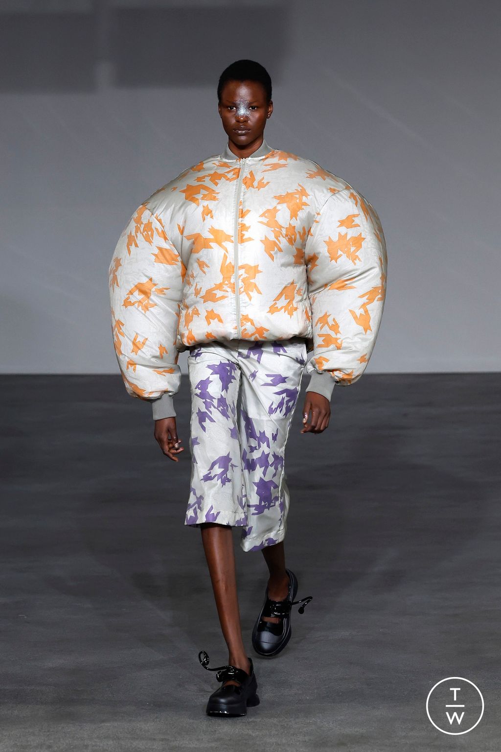 Fashion Week Paris Spring/Summer 2025 look 5 from the Anrealage collection 女装