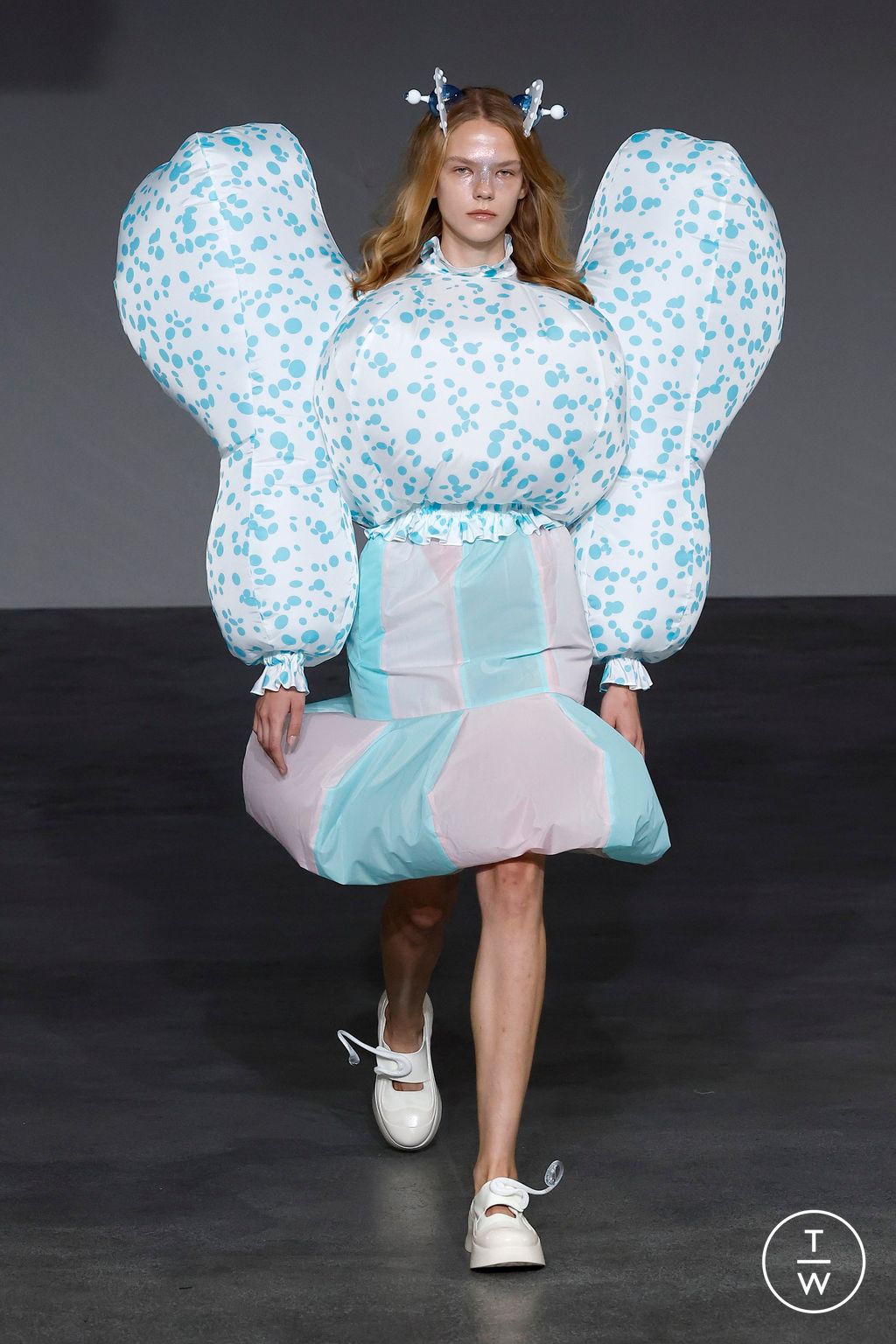 Fashion Week Paris Spring/Summer 2025 look 10 from the Anrealage collection womenswear