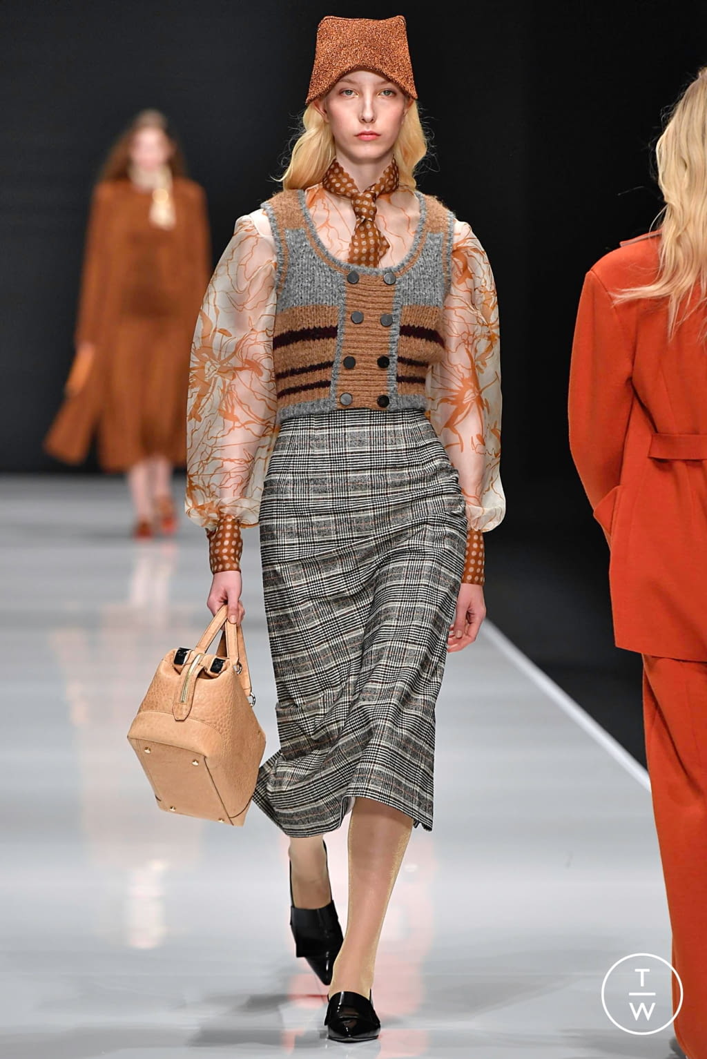 Fashion Week Milan Fall/Winter 2019 look 31 from the Anteprima collection womenswear