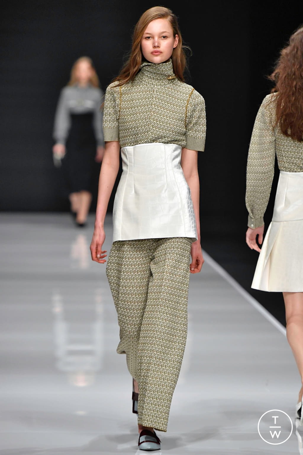 Fashion Week Milan Fall/Winter 2019 look 43 from the Anteprima collection womenswear