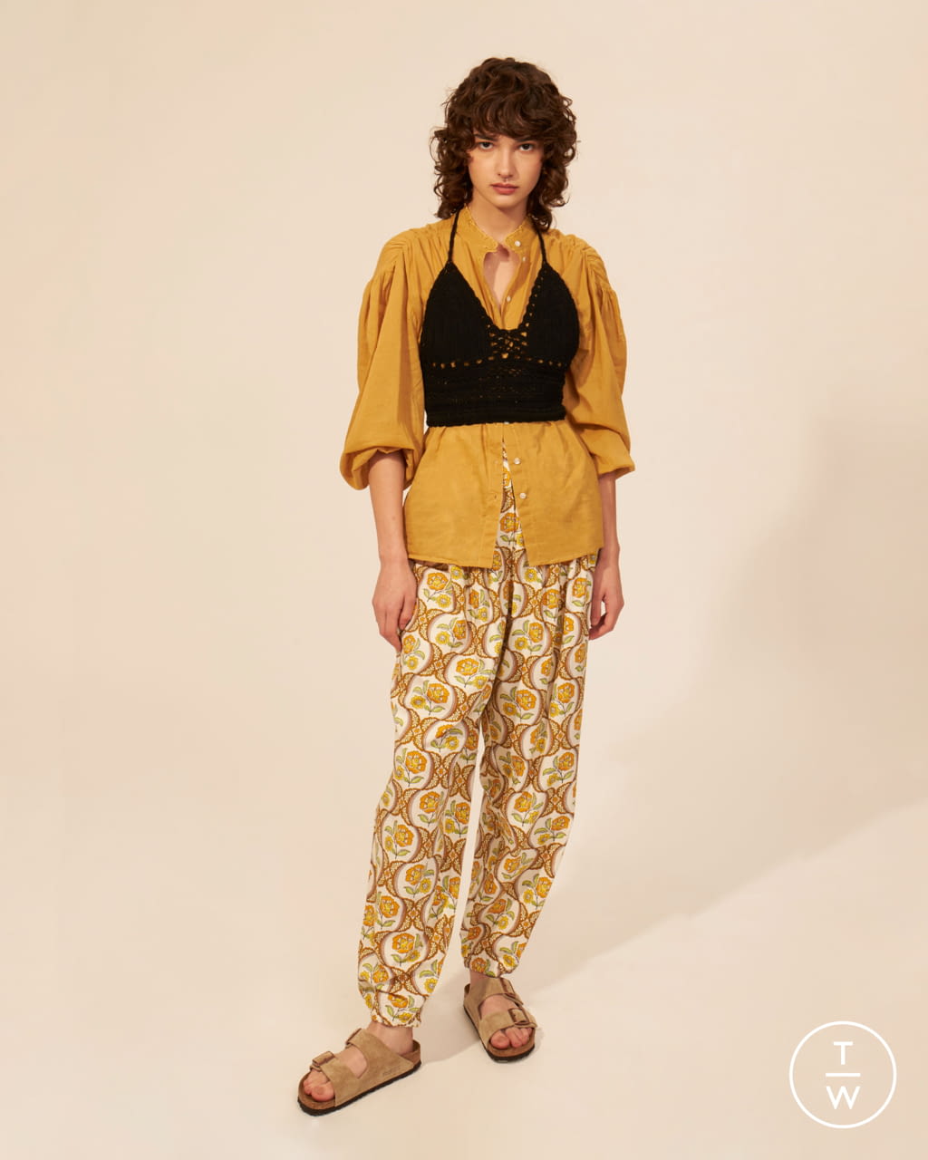 Fashion Week Paris Spring/Summer 2022 look 1 from the Antik Batik collection 女装