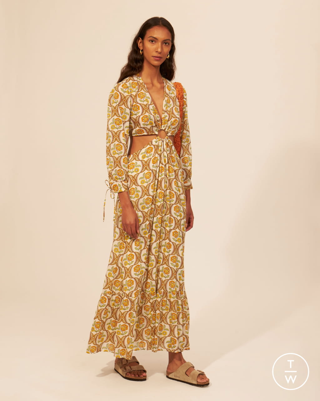 Fashion Week Paris Spring/Summer 2022 look 2 from the Antik Batik collection womenswear