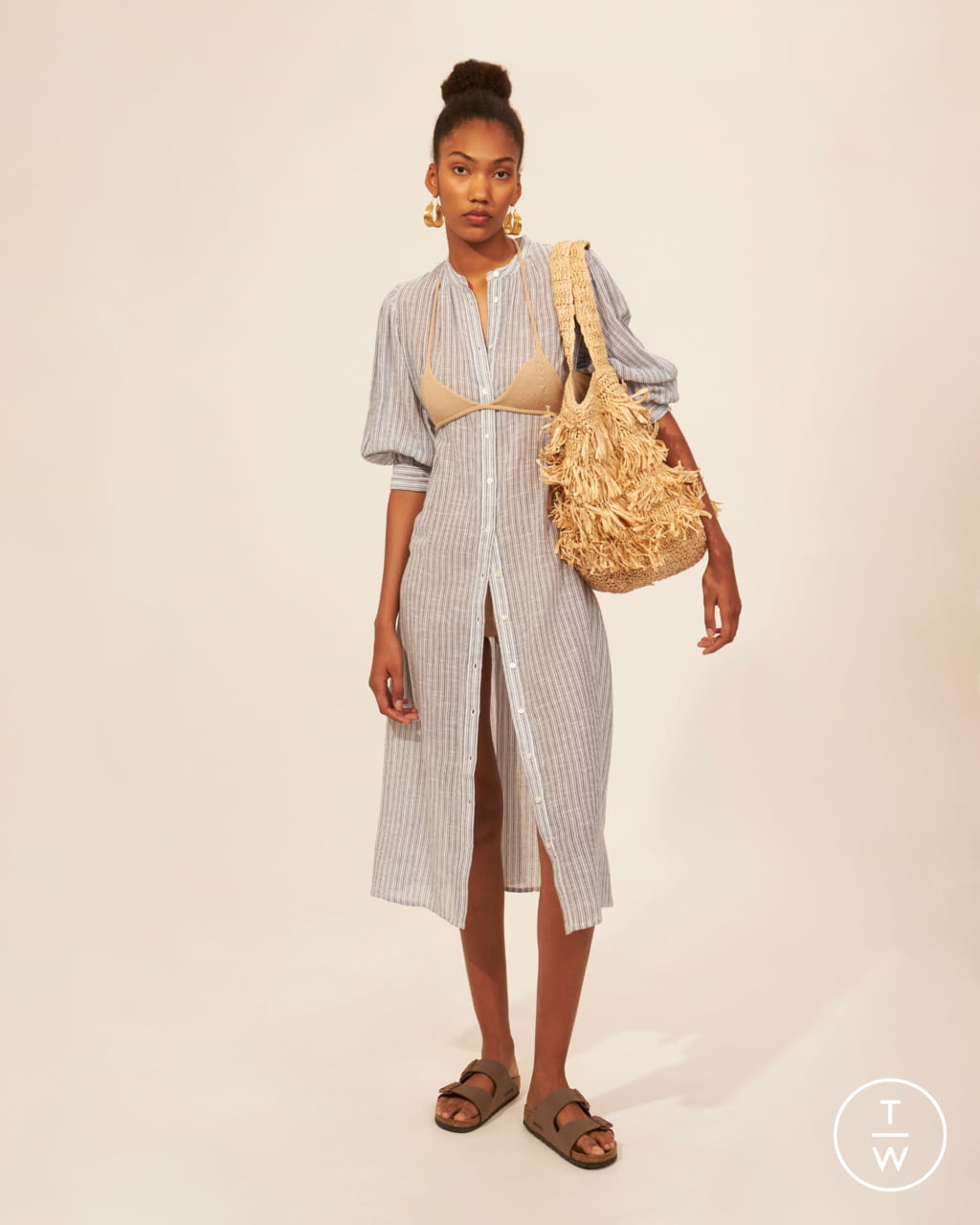 Fashion Week Paris Spring/Summer 2022 look 16 from the Antik Batik collection womenswear