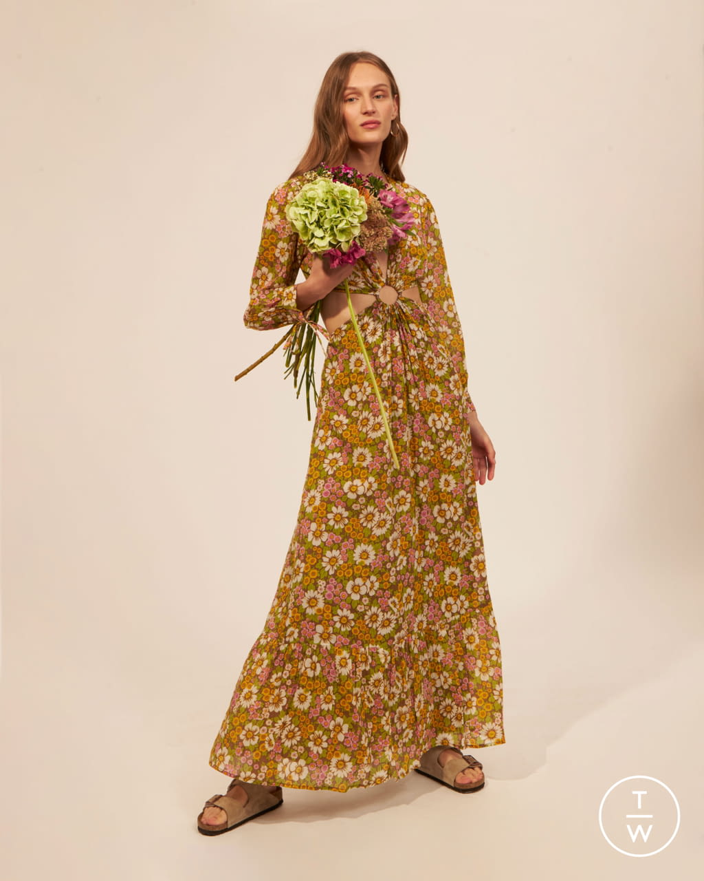 Fashion Week Paris Spring/Summer 2022 look 63 from the Antik Batik collection 女装