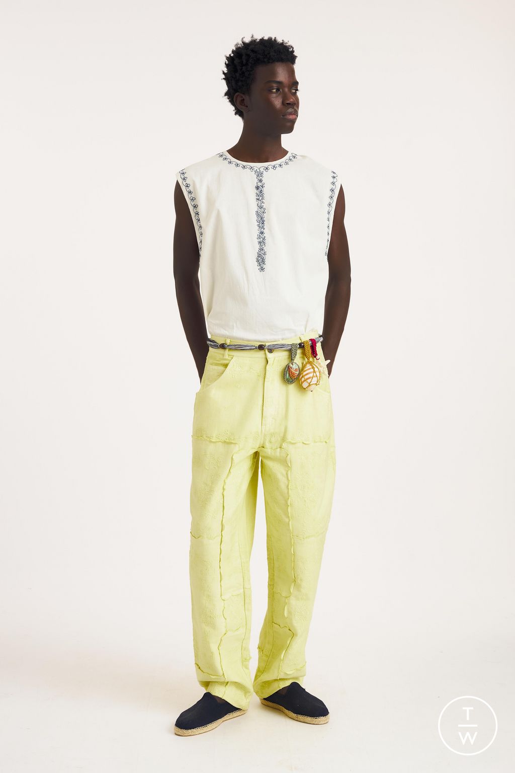 Fashion Week Paris Spring/Summer 2026 look 2 from the Antik Batik collection 男装