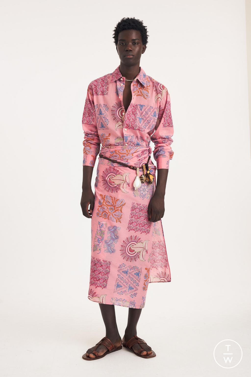 Fashion Week Paris Spring/Summer 2026 look 7 from the Antik Batik collection 男装