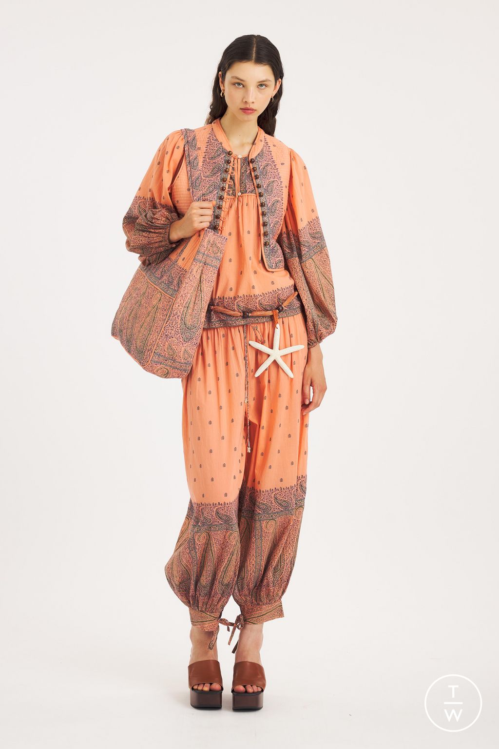 Fashion Week Paris Spring/Summer 2026 look 18 from the Antik Batik collection womenswear