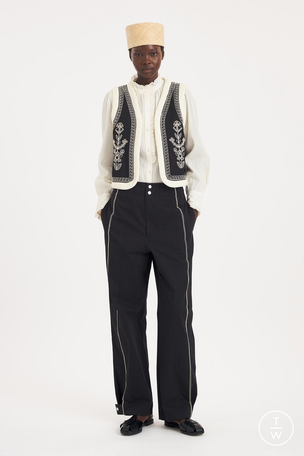 Fashion Week Paris Spring/Summer 2026 look 32 from the Antik Batik collection womenswear