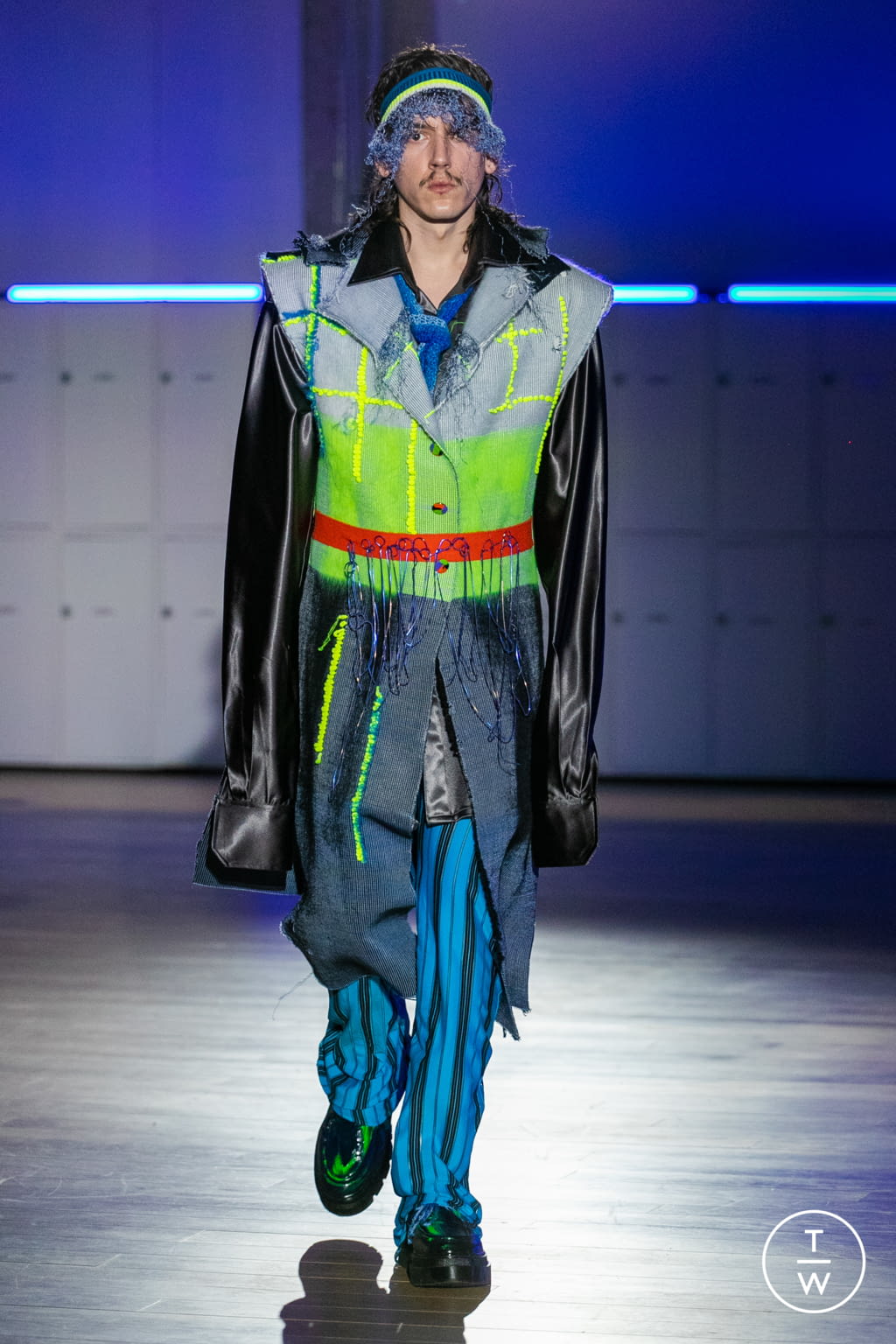 Fashion Week Paris Fall/Winter 2021 look 176 from the IFM PARIS collection 女装