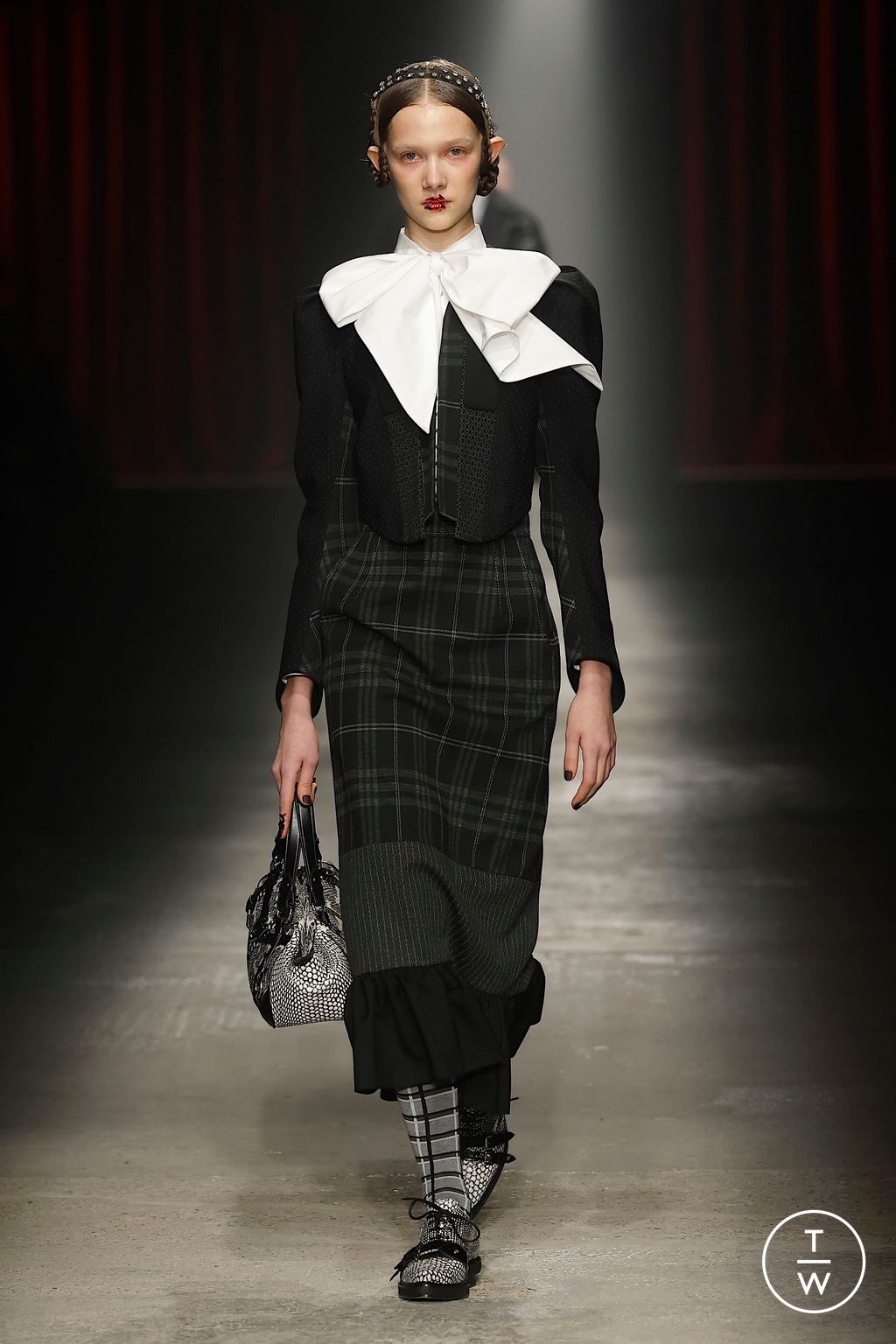 Fashion Week Milan Fall/Winter 2025 look 18 from the Antonio Marras collection 女装