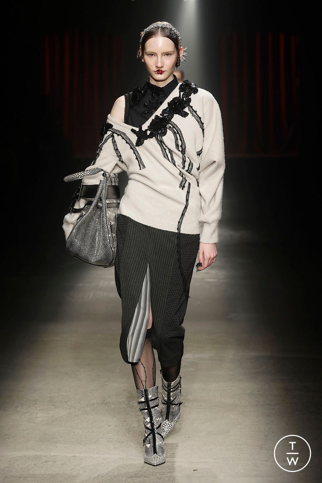 Fashion Week Milan Fall/Winter 2025 look 26 from the Antonio Marras collection 女装