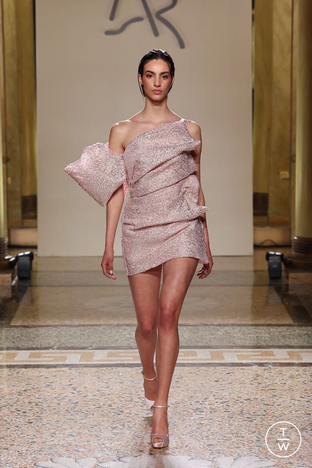Fashion Week Milan Spring/Summer 2024 look 1 de la collection Antonio Riva womenswear
