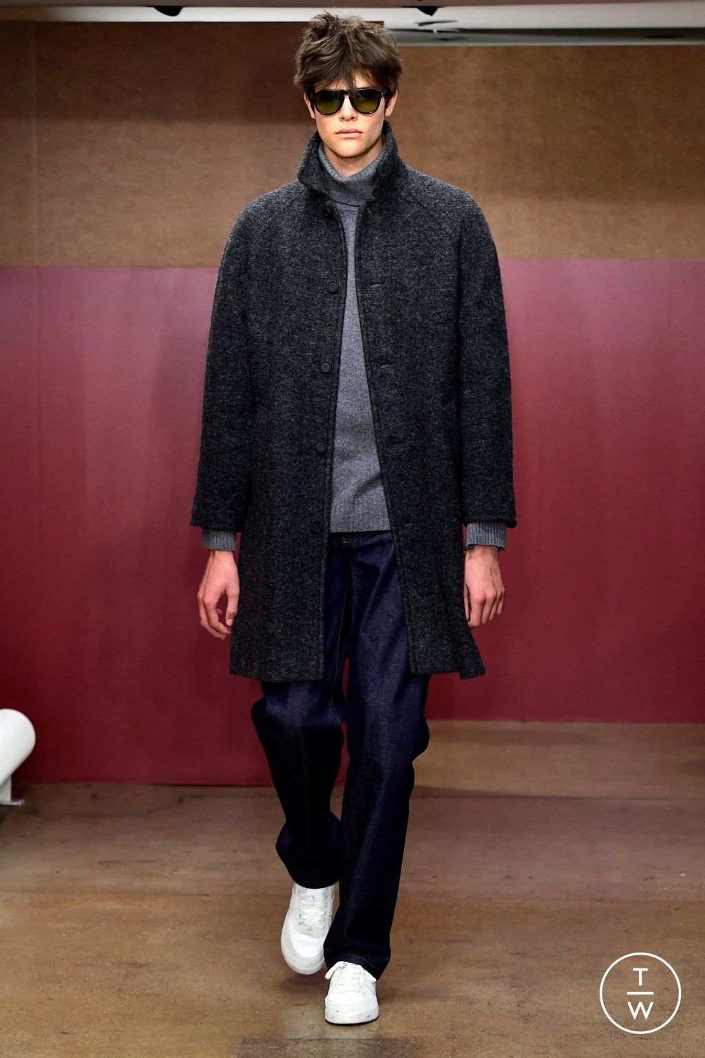 Fashion Week Paris Fall/Winter 2023 look 7 from the Apc collection 女装