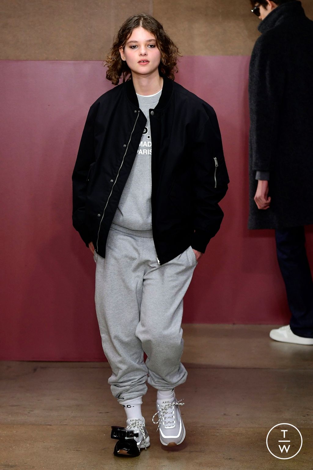 Fashion Week Paris Fall/Winter 2023 look 10 from the Apc collection 女装