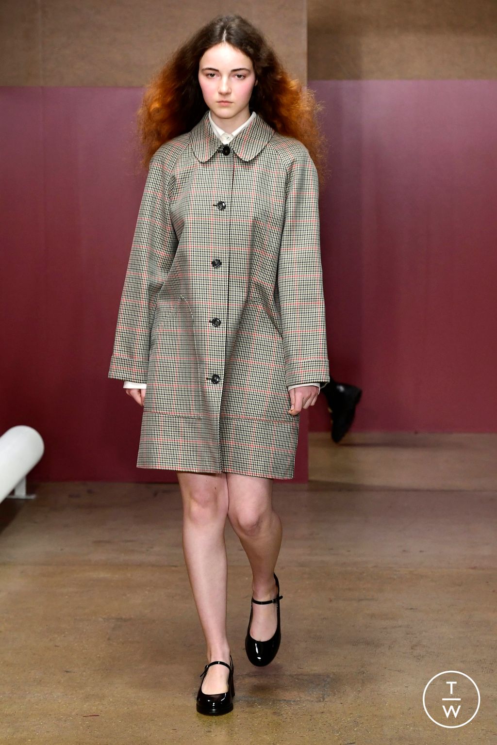 Fashion Week Paris Fall/Winter 2023 look 15 from the Apc collection womenswear