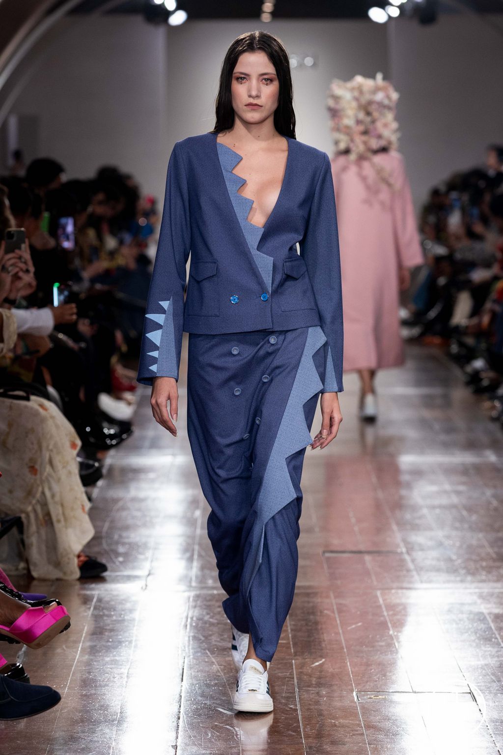 Fashion Week London Spring/Summer 2024 look 2 from the APUJAN collection 女装