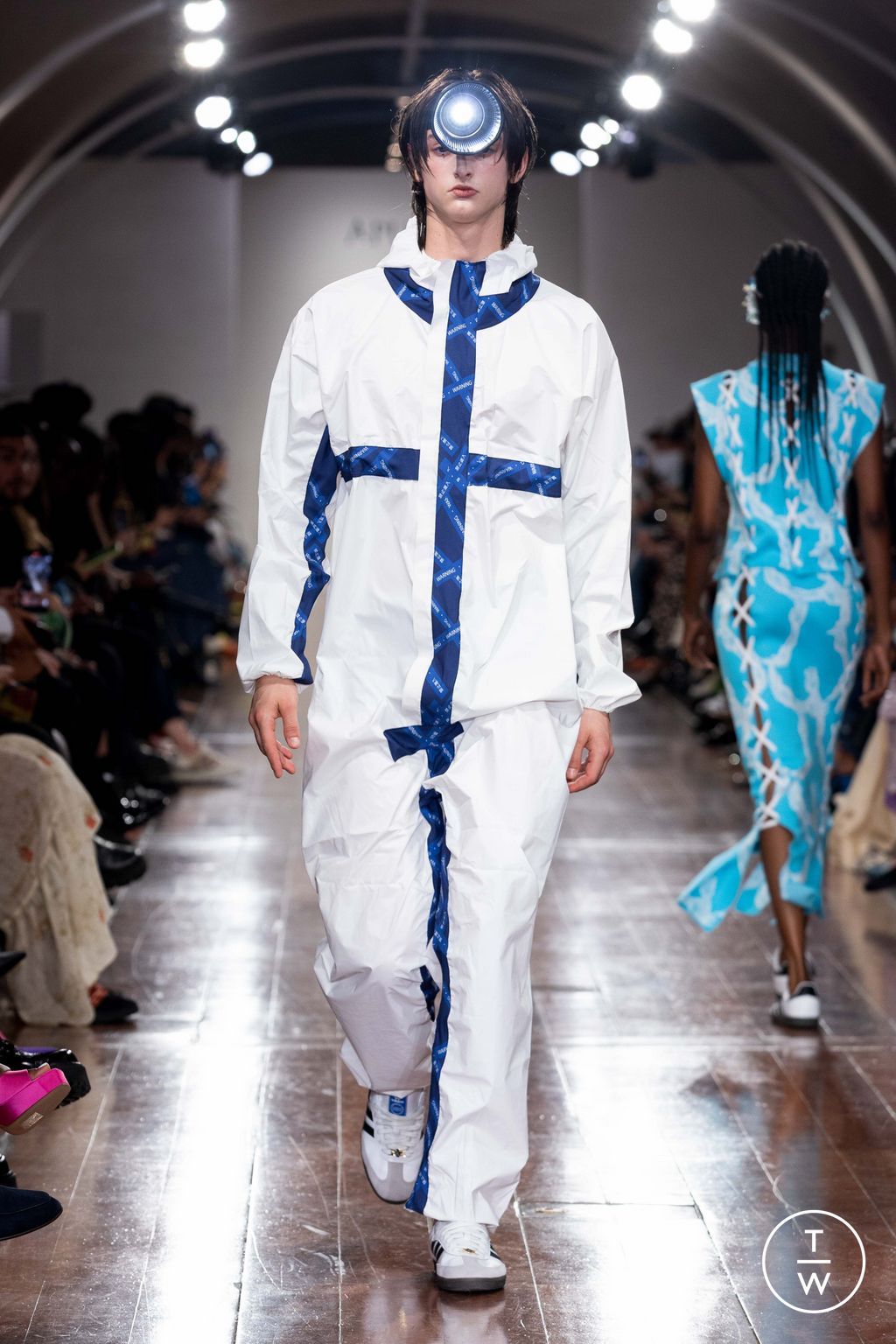 Fashion Week London Spring/Summer 2024 look 6 from the APUJAN collection 女装
