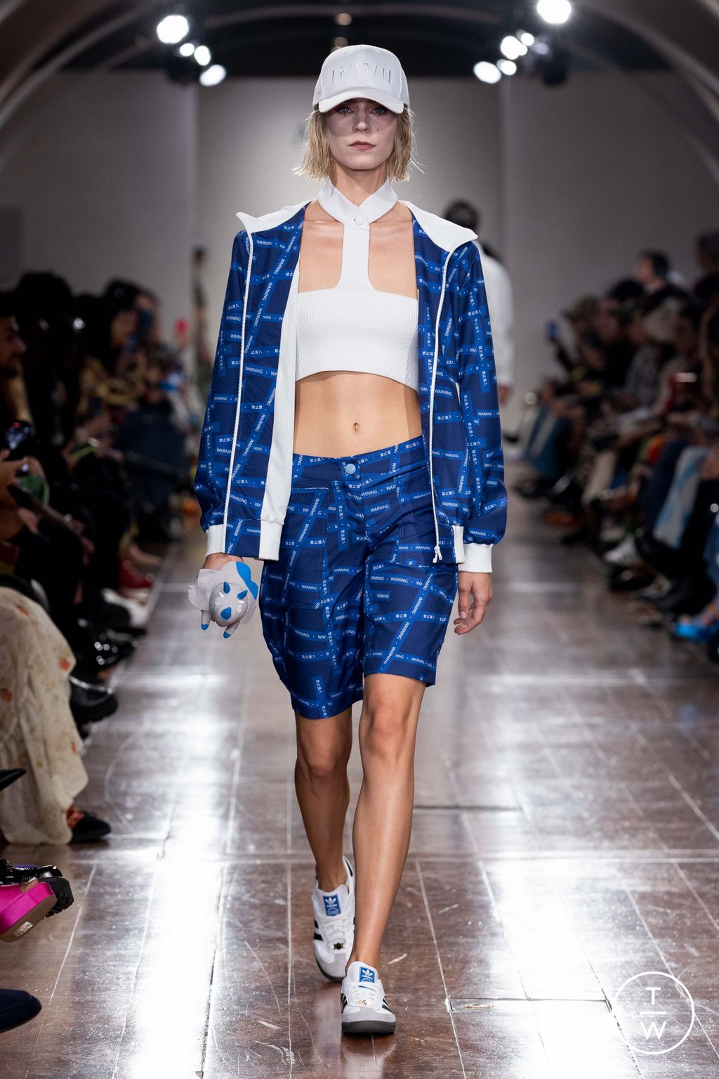 Fashion Week London Spring/Summer 2024 look 7 from the APUJAN collection 女装