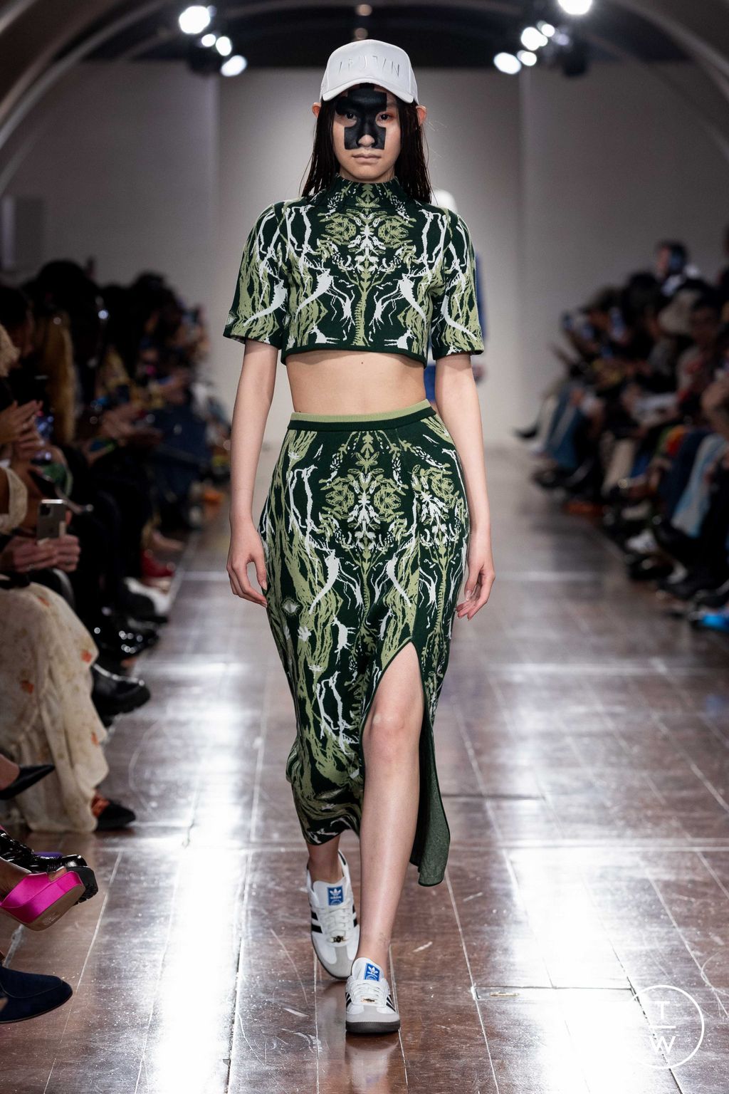 Fashion Week London Spring/Summer 2024 look 8 from the APUJAN collection womenswear
