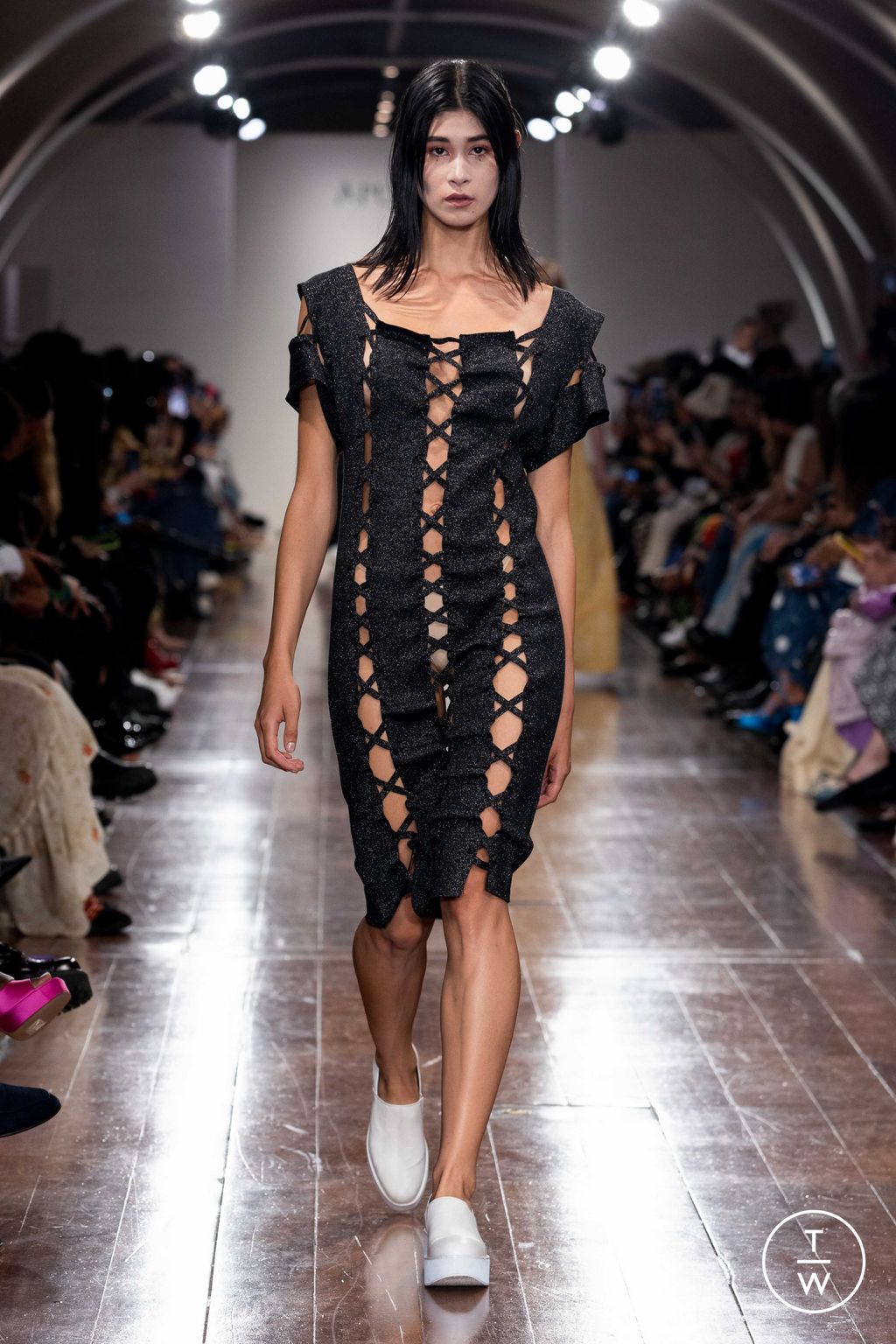 Fashion Week London Spring/Summer 2024 look 11 from the APUJAN collection 女装