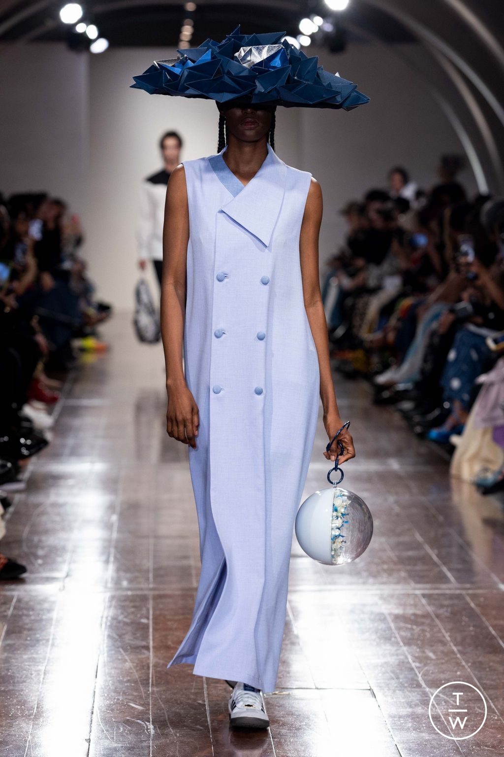 Fashion Week London Spring/Summer 2024 look 25 from the APUJAN collection 女装