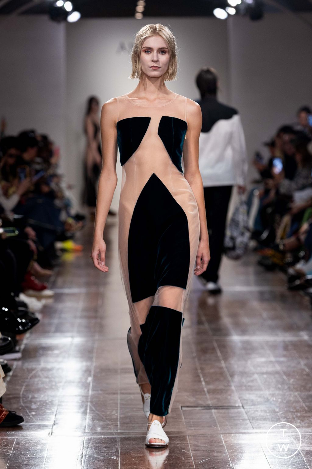 Fashion Week London Spring/Summer 2024 look 27 from the APUJAN collection womenswear