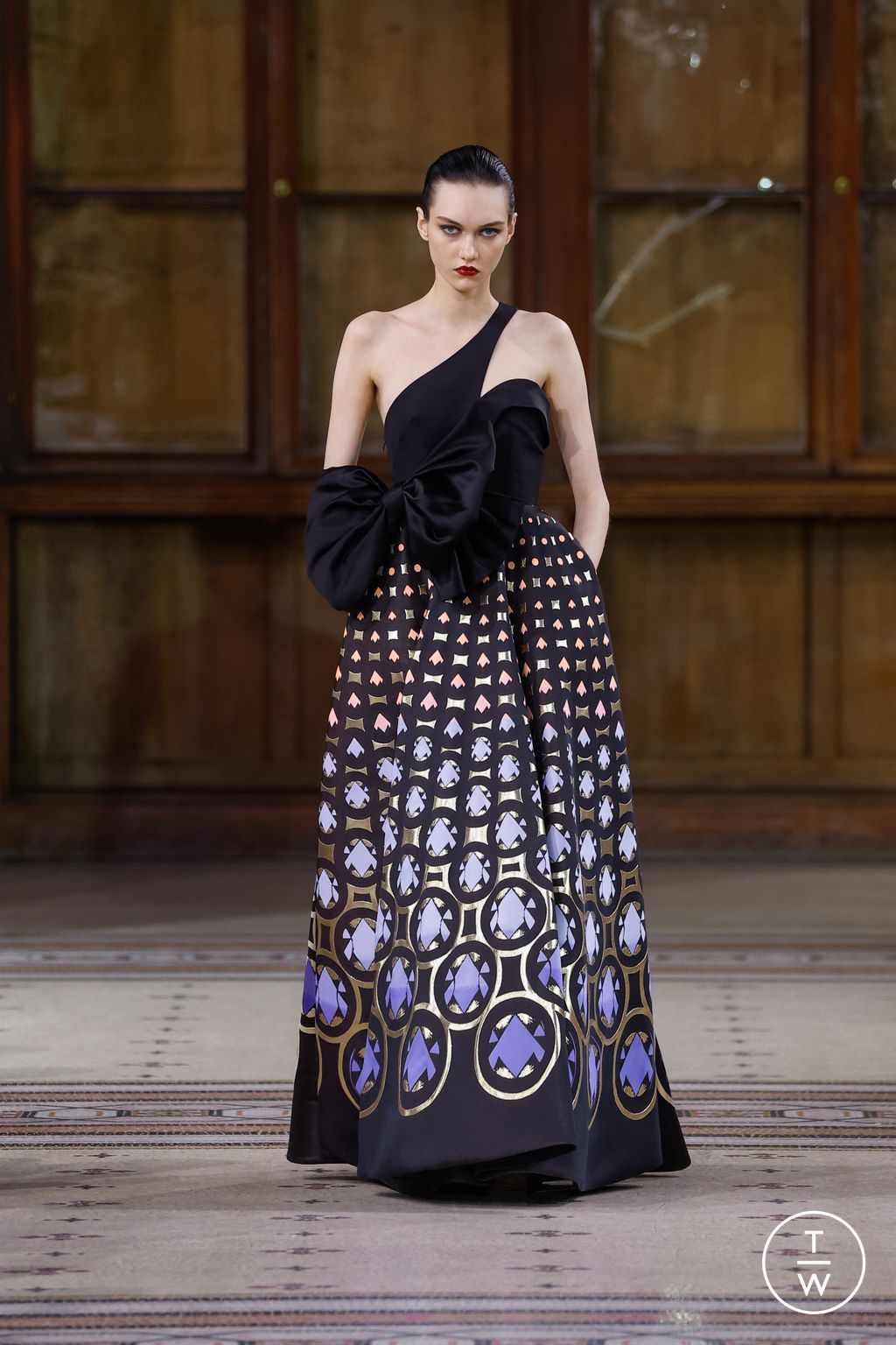 Fashion Week Paris Fall/Winter 2022 look 3 from the ArdAzAei collection couture