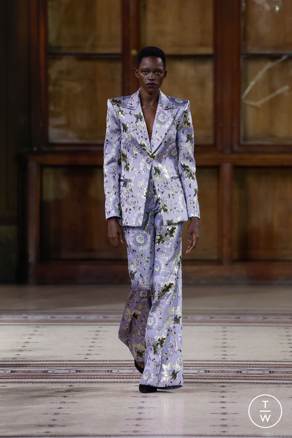 Fashion Week Paris Fall/Winter 2022 look 7 from the ArdAzAei collection couture