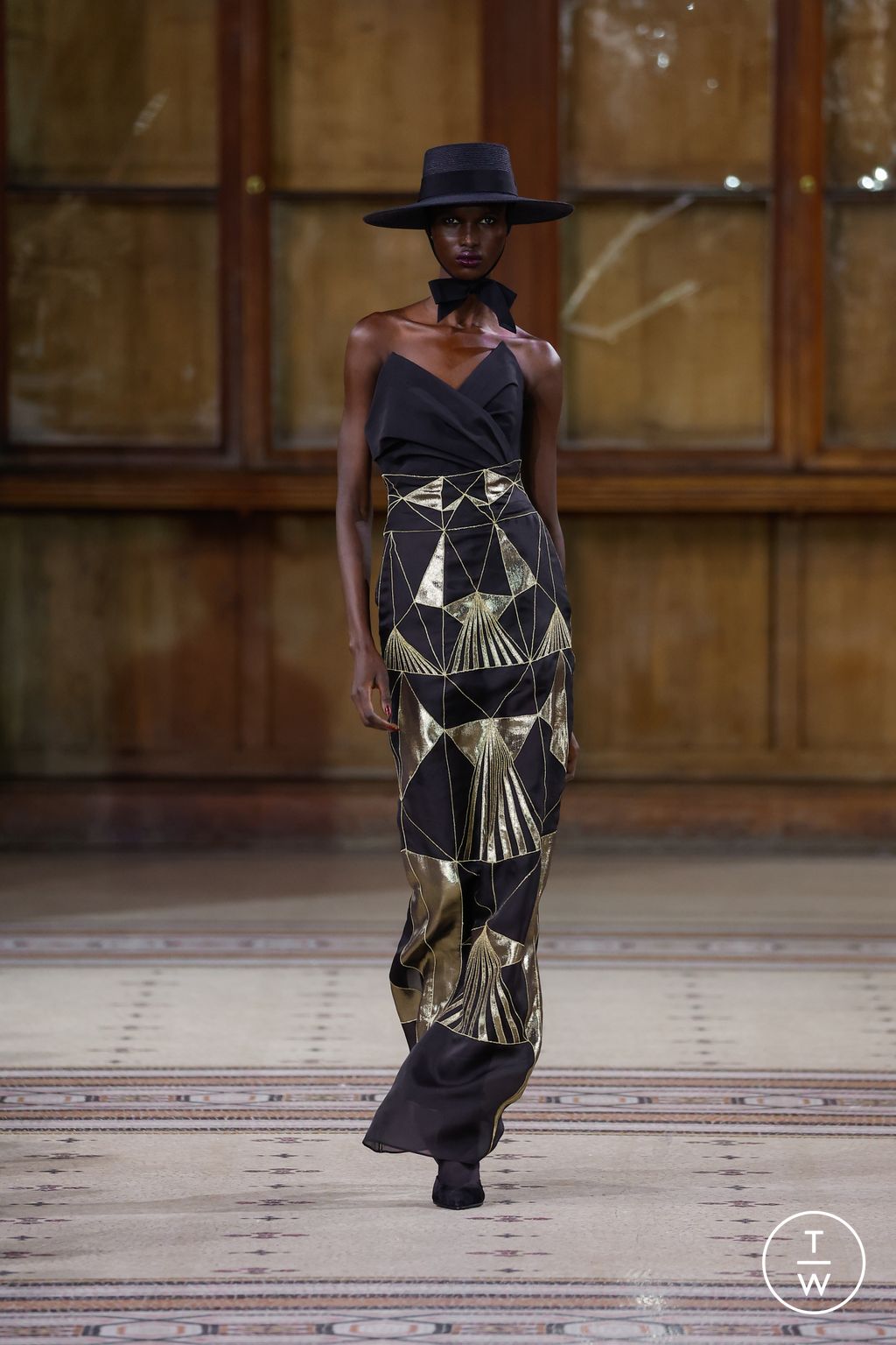 Fashion Week Paris Fall/Winter 2022 look 10 from the ArdAzAei collection couture