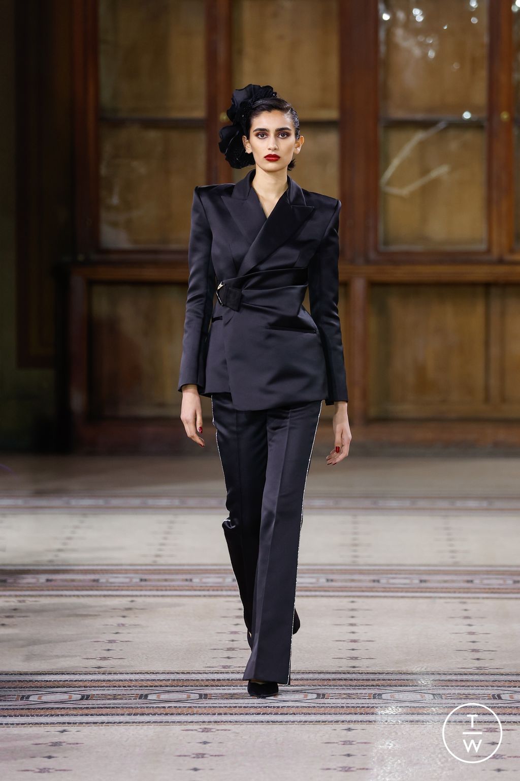 Fashion Week Paris Fall/Winter 2022 look 11 from the ArdAzAei collection 高级定制