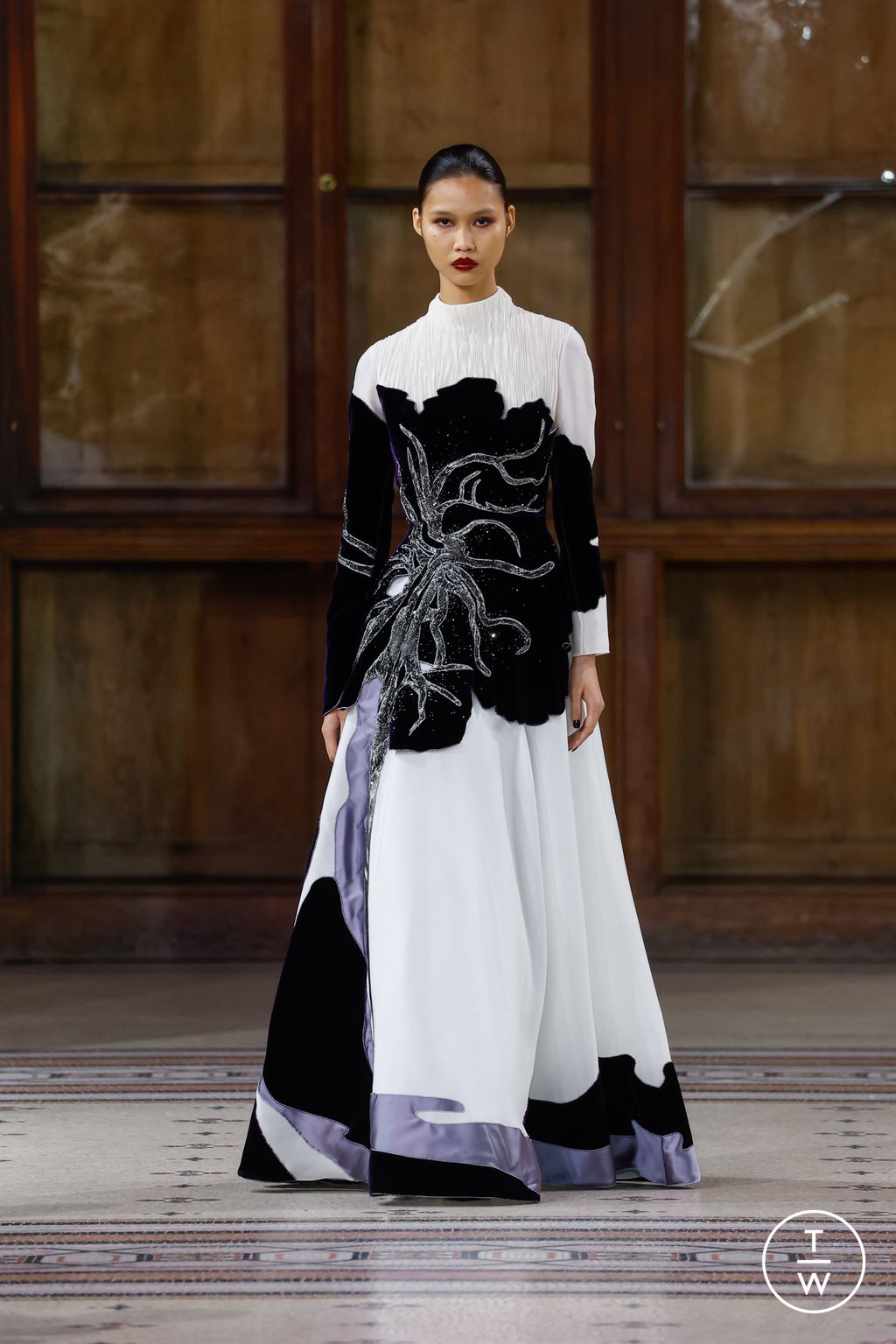 Fashion Week Paris Fall/Winter 2022 look 21 from the ArdAzAei collection couture