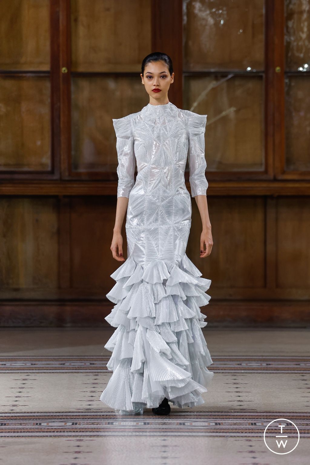 Fashion Week Paris Fall/Winter 2022 look 22 from the ArdAzAei collection couture