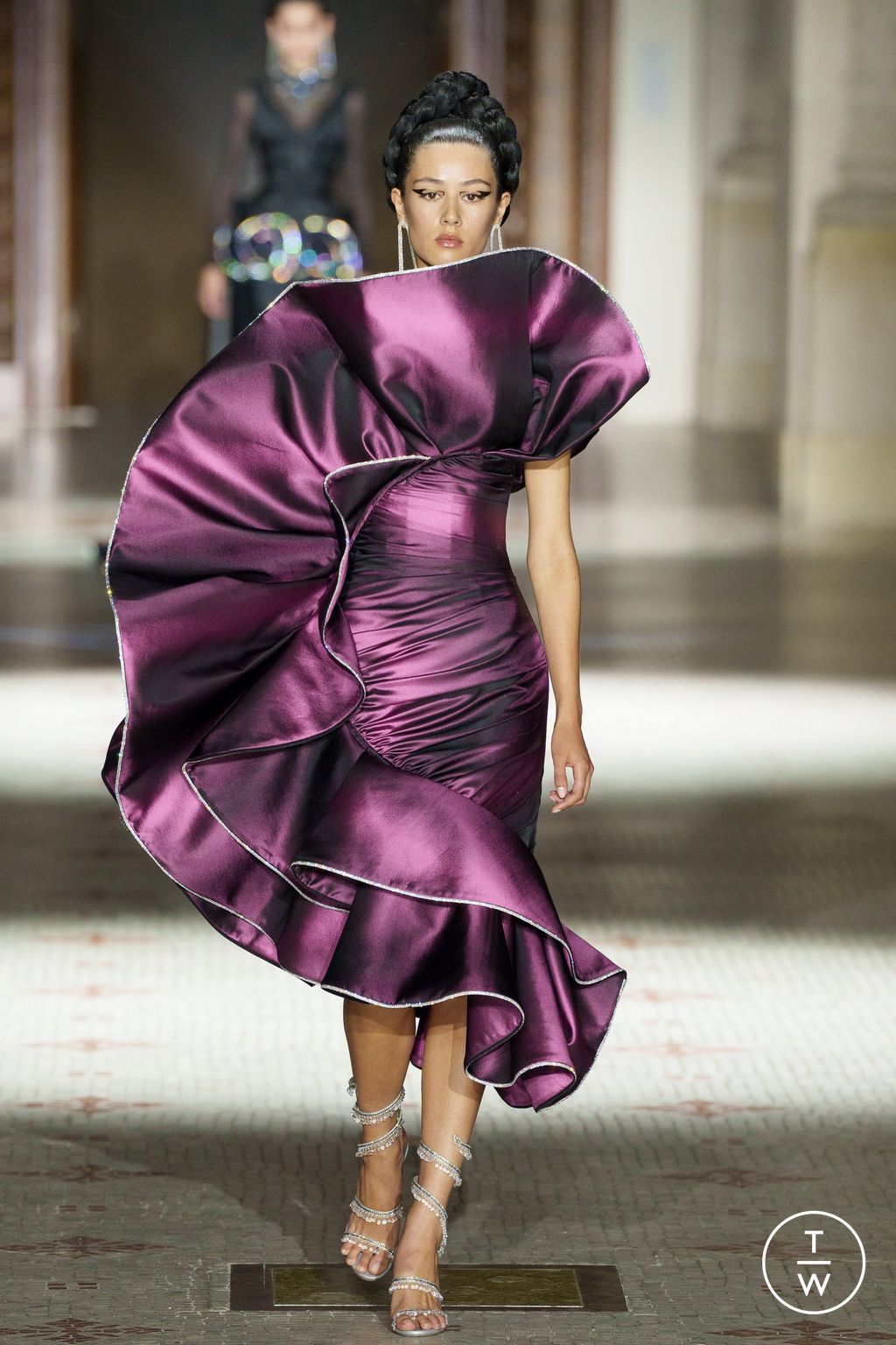 Fashion Week Paris Fall/Winter 2024 look 1 from the ArdAzAei collection couture