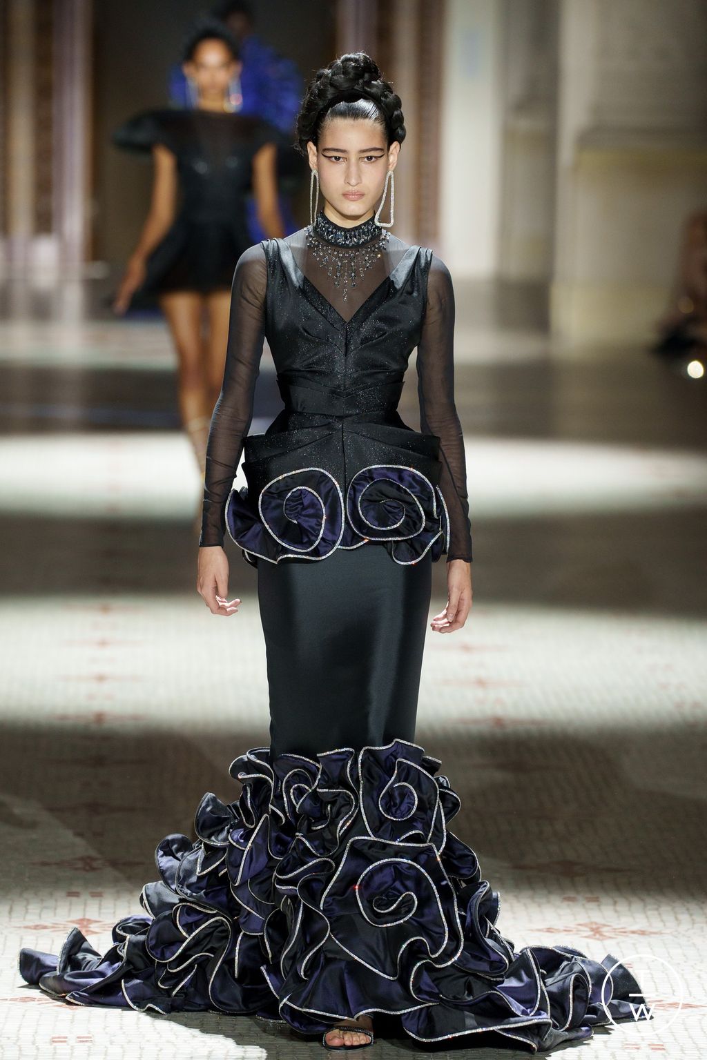 Fashion Week Paris Fall/Winter 2024 look 2 de la collection ArdAzAei couture