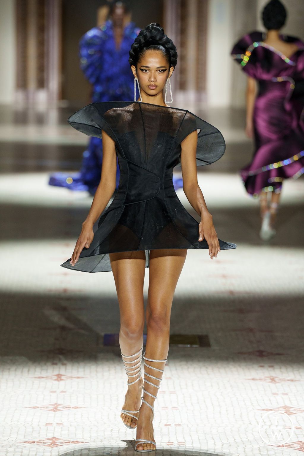 Fashion Week Paris Fall/Winter 2024 look 3 de la collection ArdAzAei couture