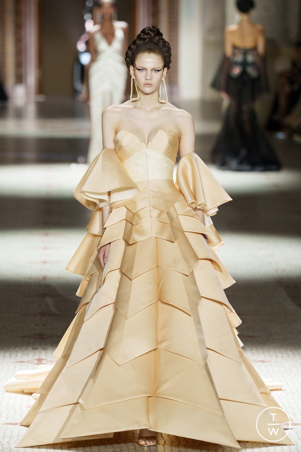 Fashion Week Paris Fall/Winter 2024 look 9 from the ArdAzAei collection couture